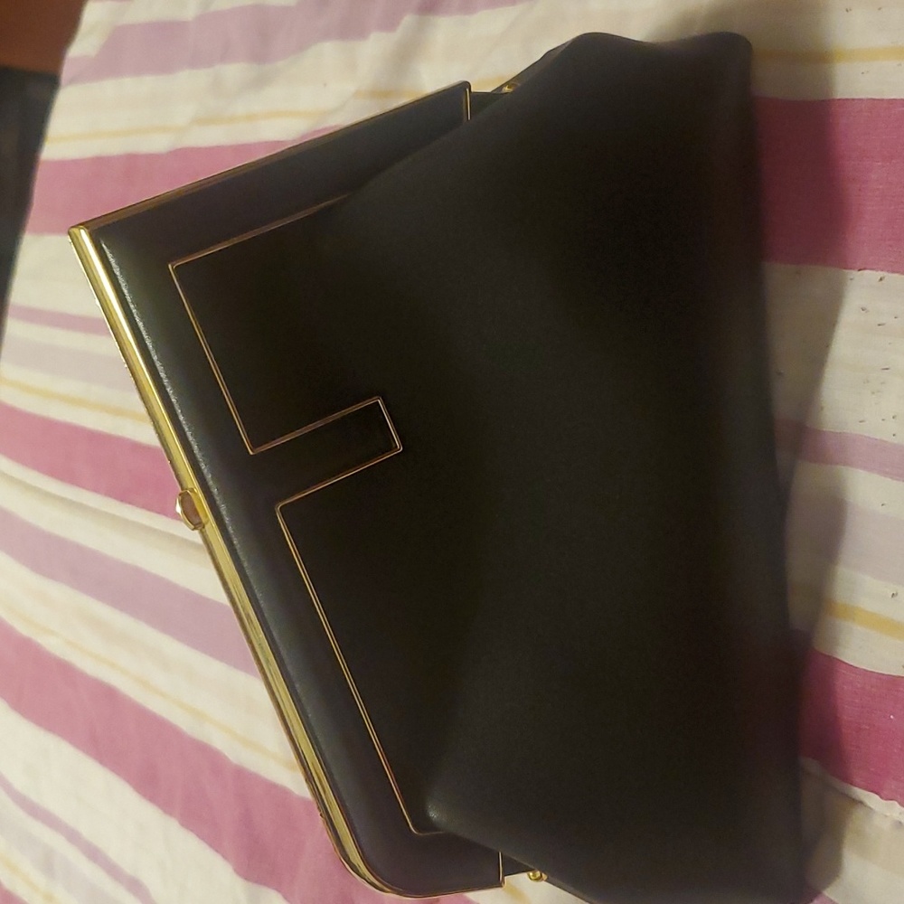 Black clutch
